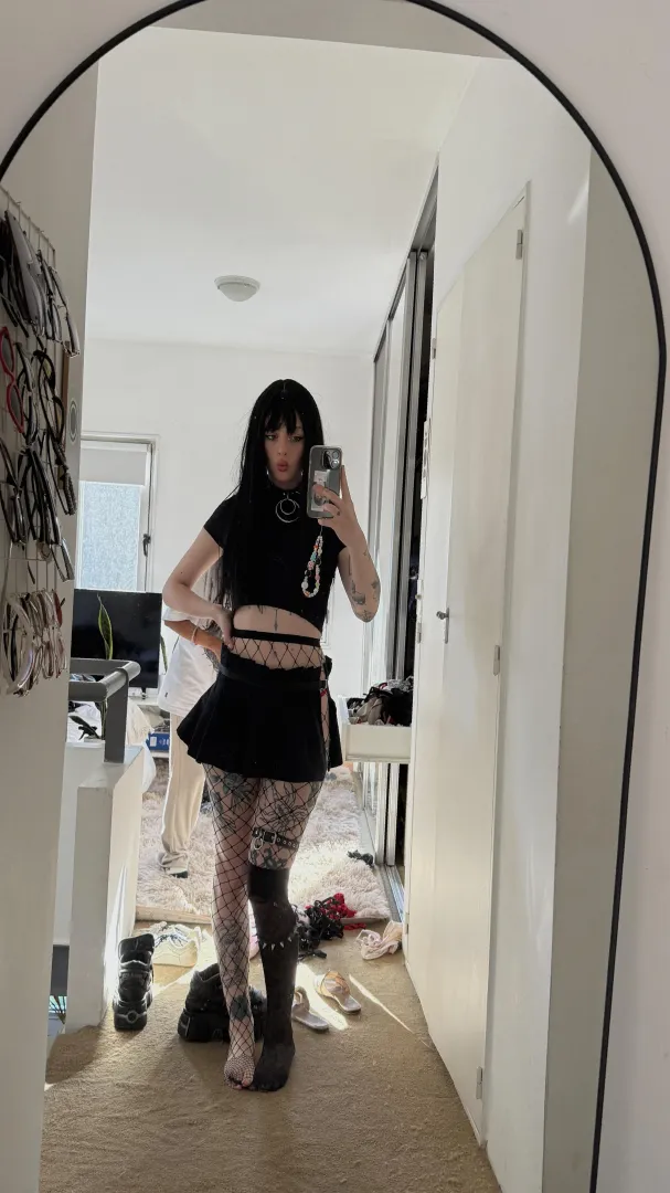 Crave your hands exploring every inch, dm on lg: ,.lunaromes`.