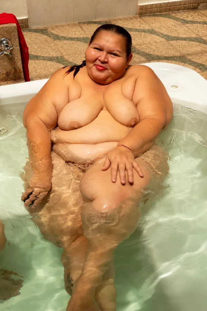 Curvy girl from colombia