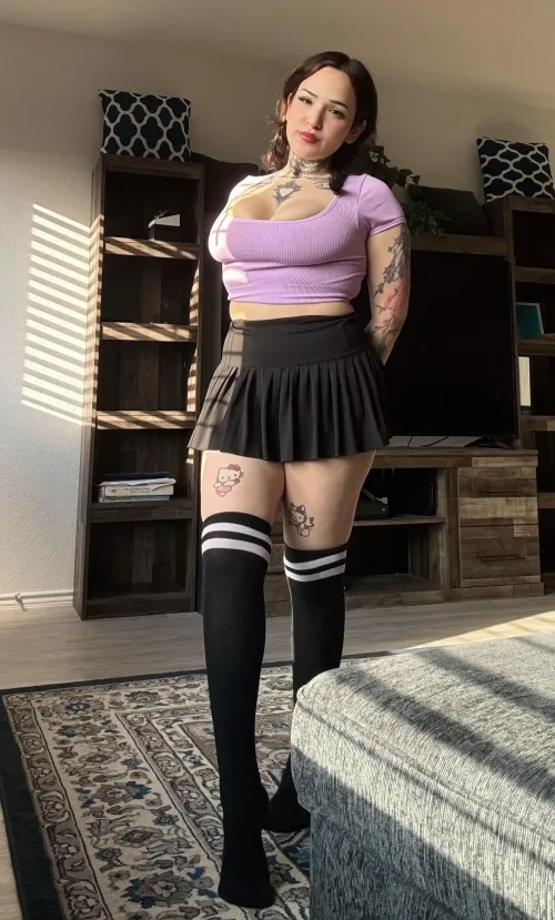 Curvy goth girls do it best 