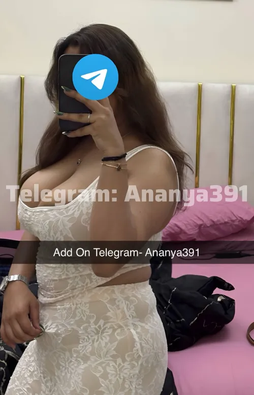 Curvy hot girl bored & available for late night fun