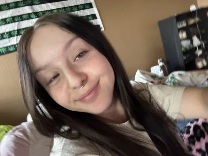 Cutie babe here, can I sit on your lap?