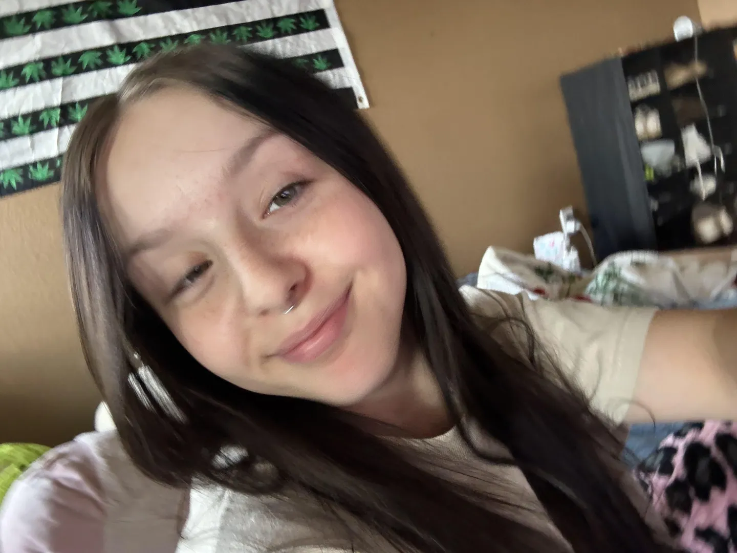 Cutie babe here, can I sit on your lap?