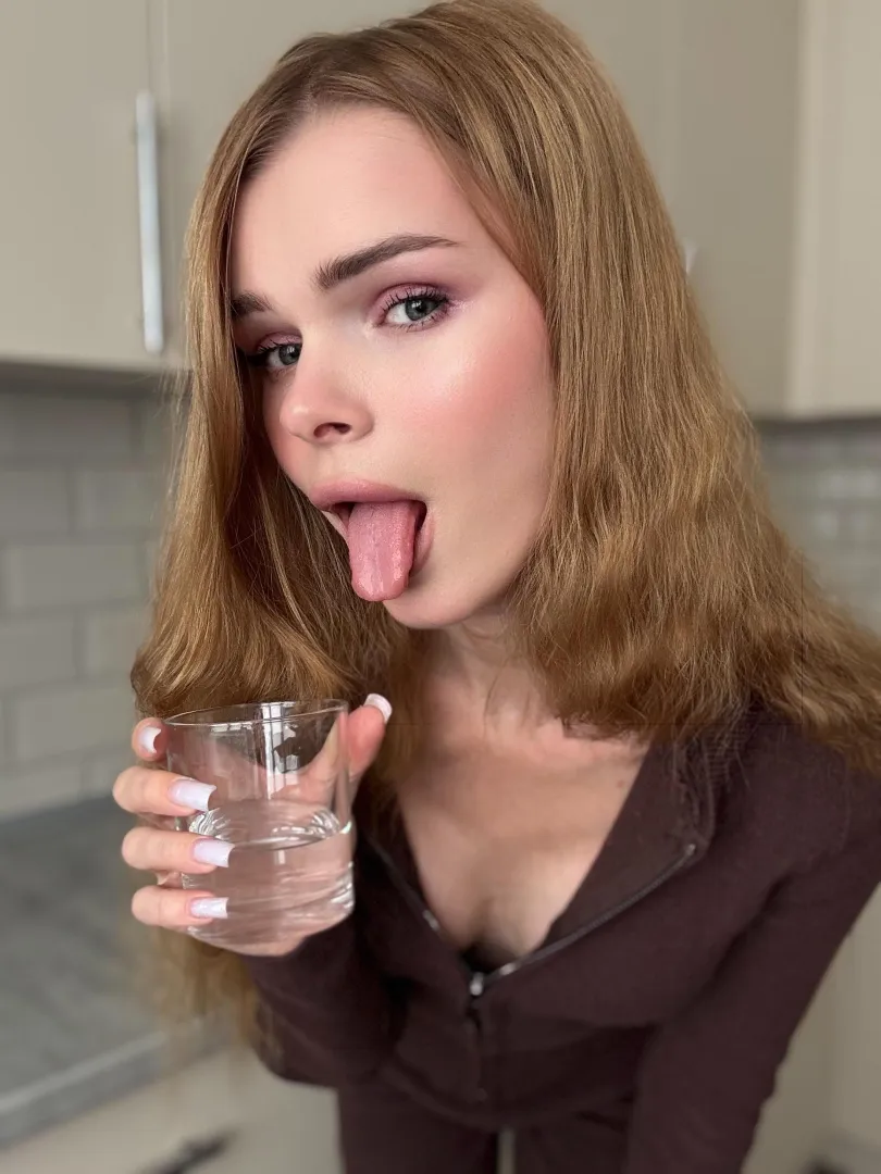 Daddy, fill me coz' I like to swallow