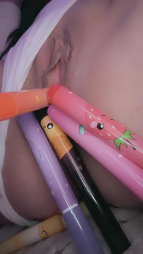 Daddy look~! ♡ princess can paint such pretty pictures with her drippy little pussy… hehe 🤭 May I make something super special just for you, pretty please? 🥺💦