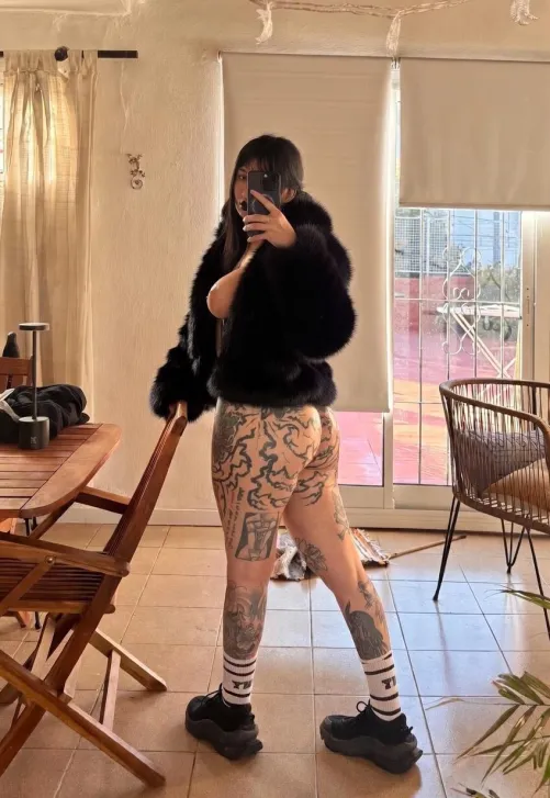 Damn goth and fur makes me horny