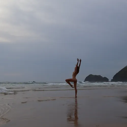 Dancing with the sea (oc)