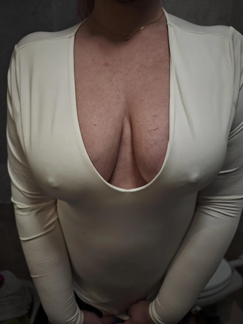 Deep cleavage