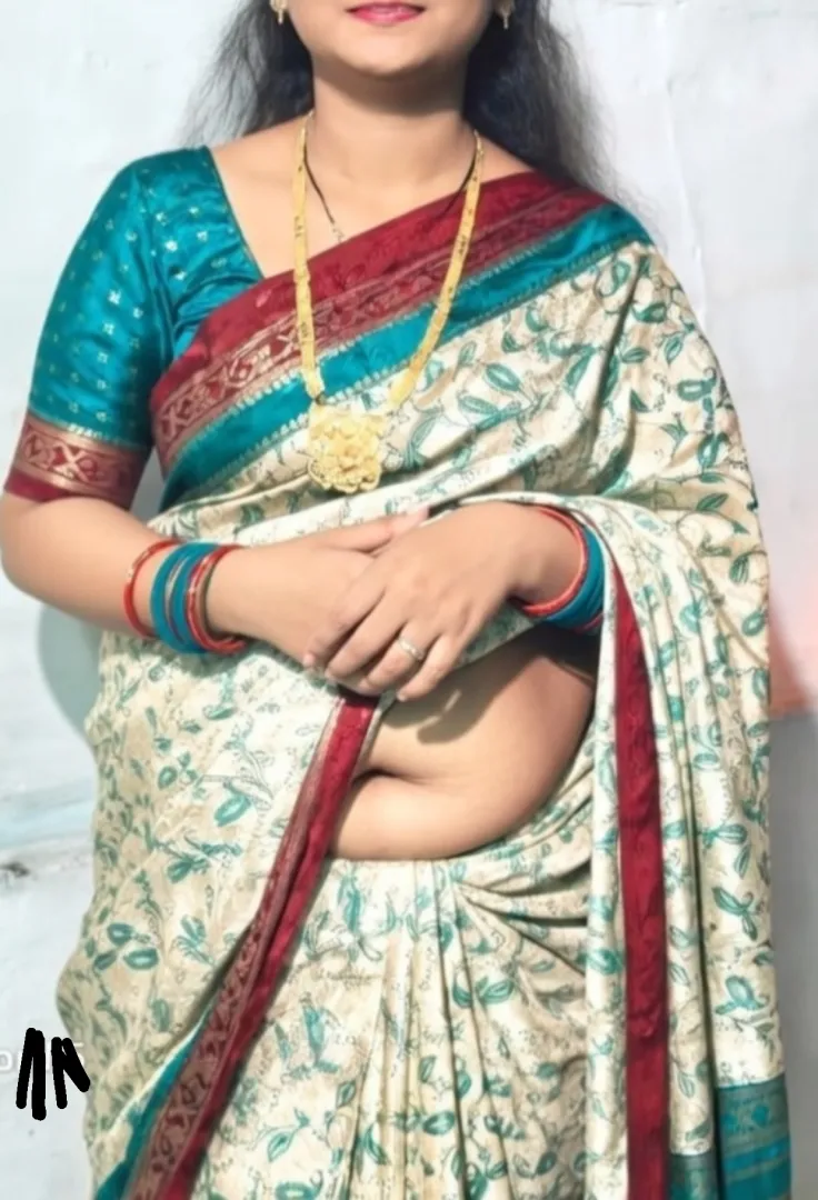 Desi wife's navel