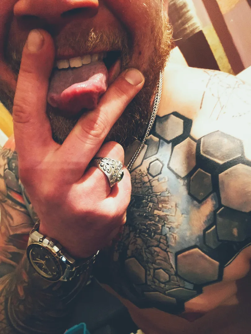 Dinner, vibe, and story ending with a wide morning smile and coffee M[33] looking for F[18-45]