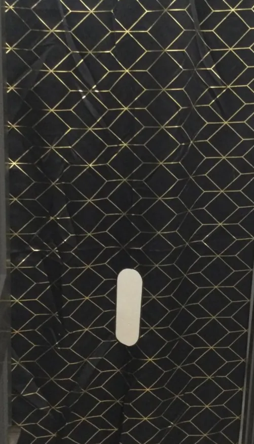 Discreet gloryhole in cove