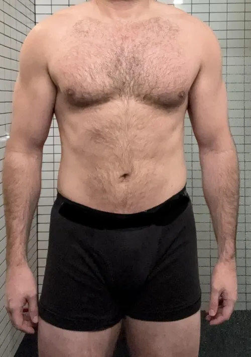 DL host giving a handjob (or more) with no strings attached