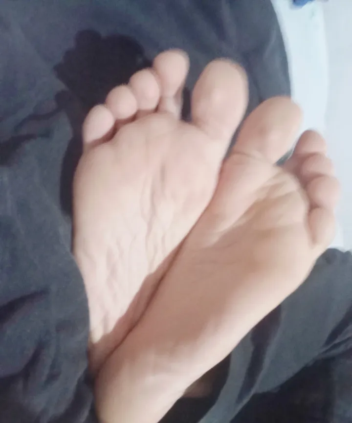 Dm for cam and jerk off over my soles