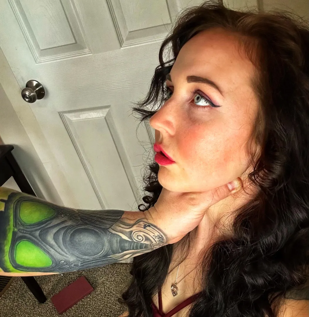 Dm usss too share my wifes mouth please be ready to verify