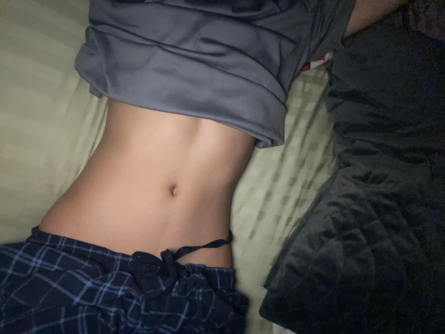 Do guys still like small waists?