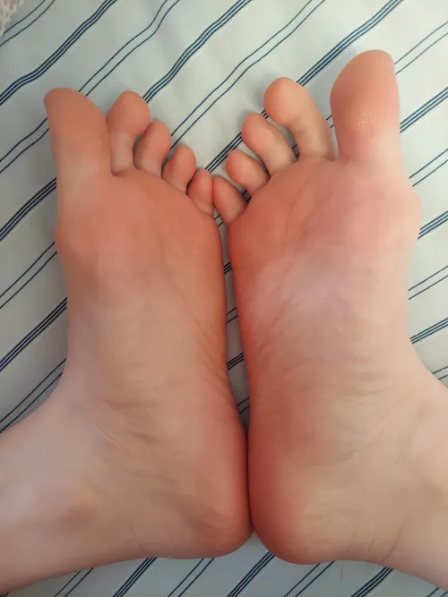 Do I have 'sword feet'? Sharp feet are considered pretty in my parents' culture