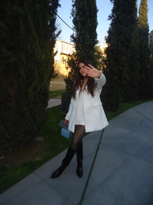 Do I have your full attention… or just a little curiosity?