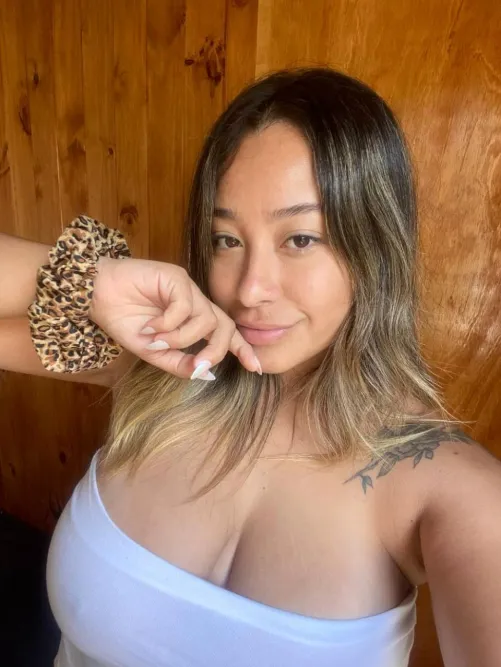 do I look good in this cute top?