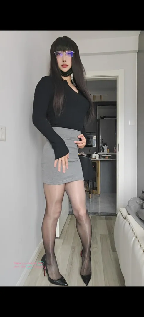 Do I look like your secretary?