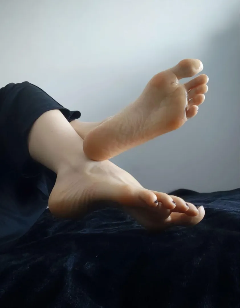 Do my feet deserve your full attention?