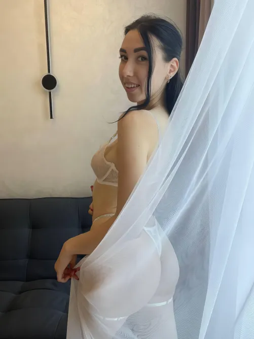 do u think my ass is curvy enough