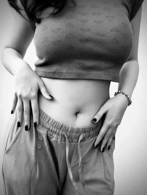 Do you enjoy my navel show? Pori (25F)