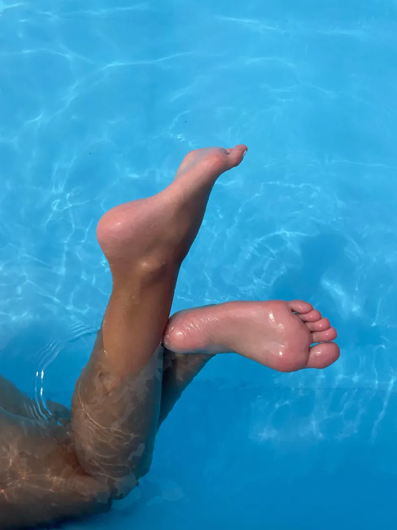 do you feel those   in your cock when you send me your money?