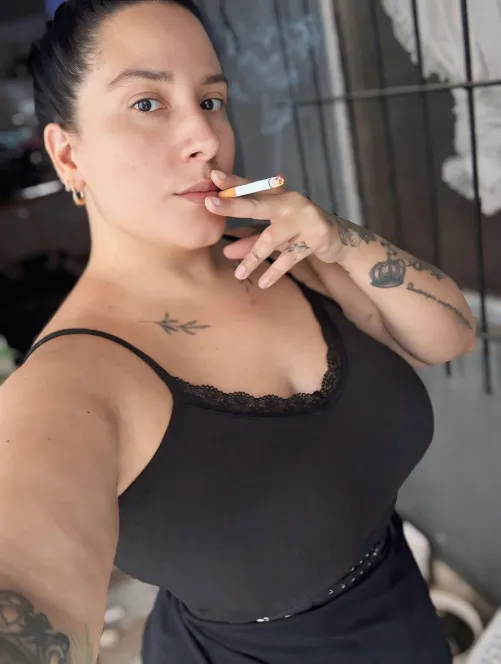 Do you like a dominant woman smoking?