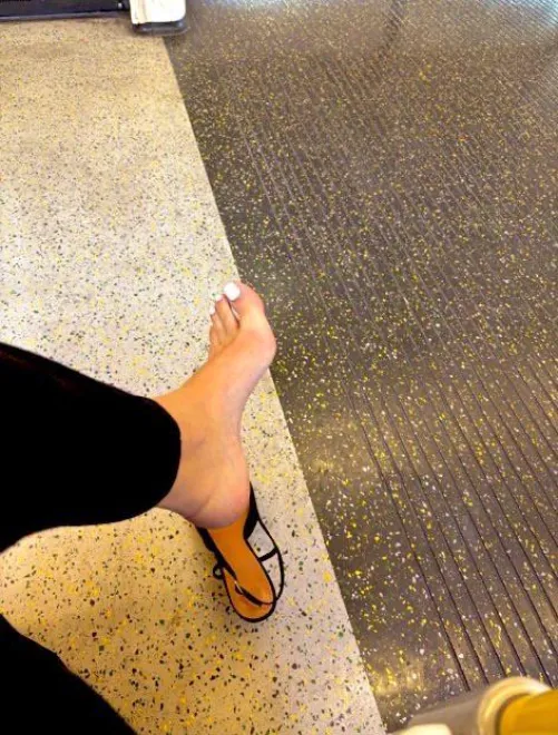 Do you like admiring white toes on public transport?