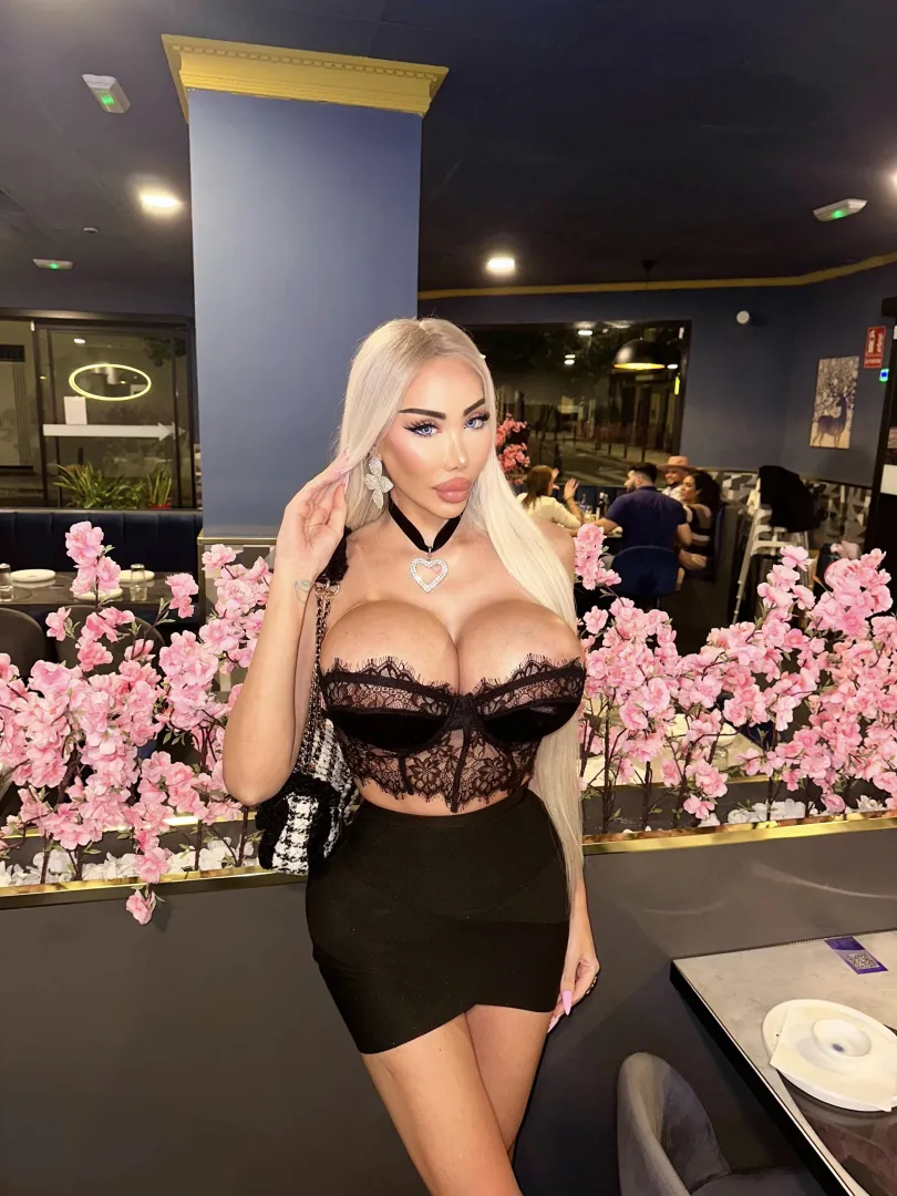 Do you like my dinner look?