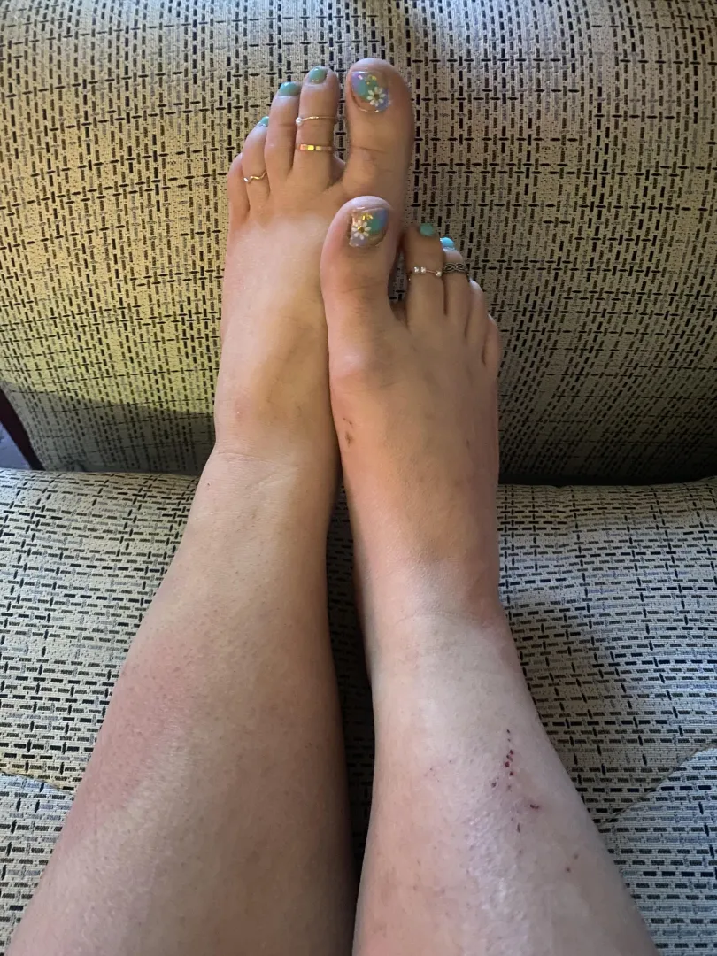 Do you like my pedicure?! 