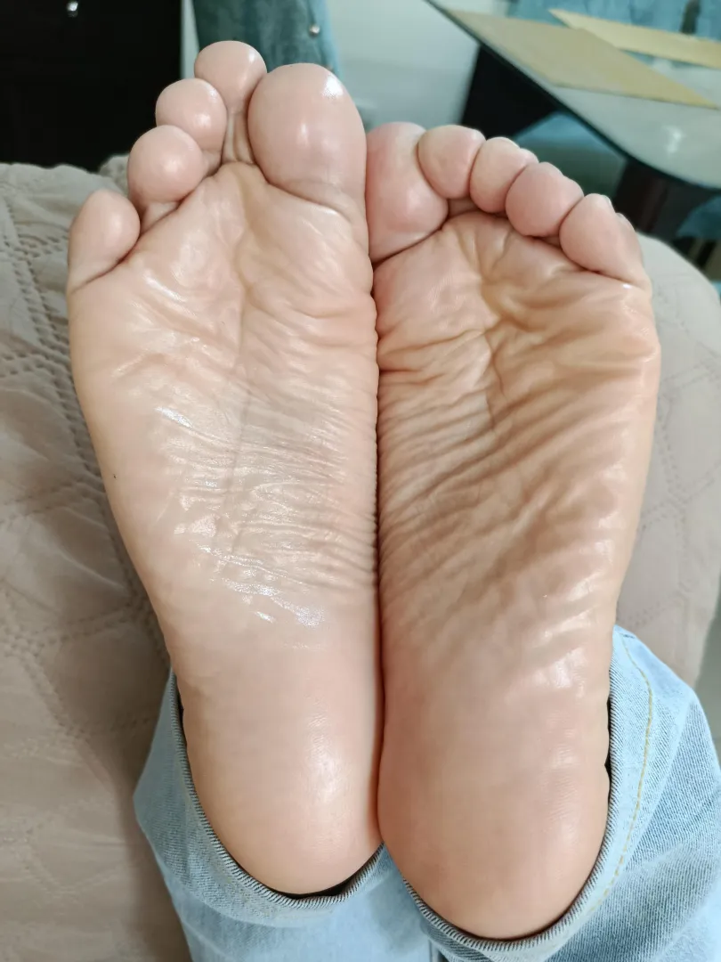 Do you like natural wrinkles… especially on my soles? 