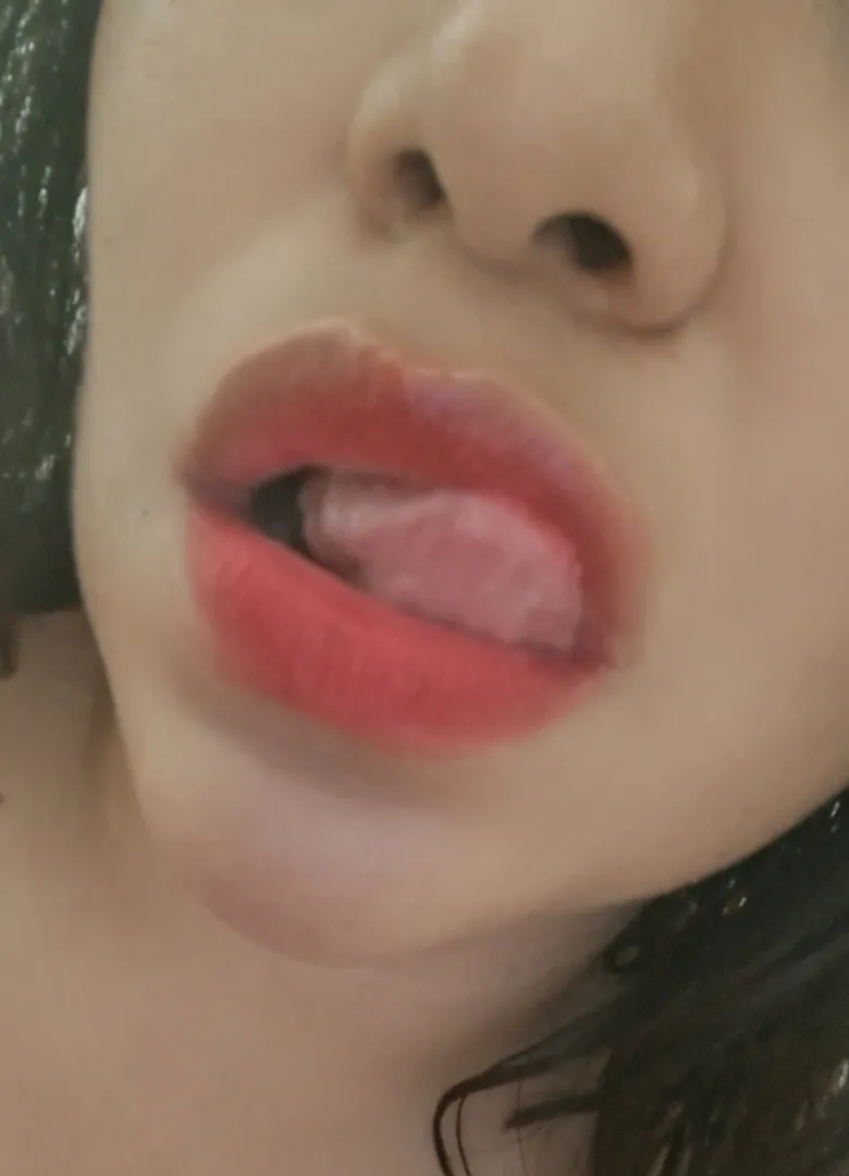 Do you like red lipstick?