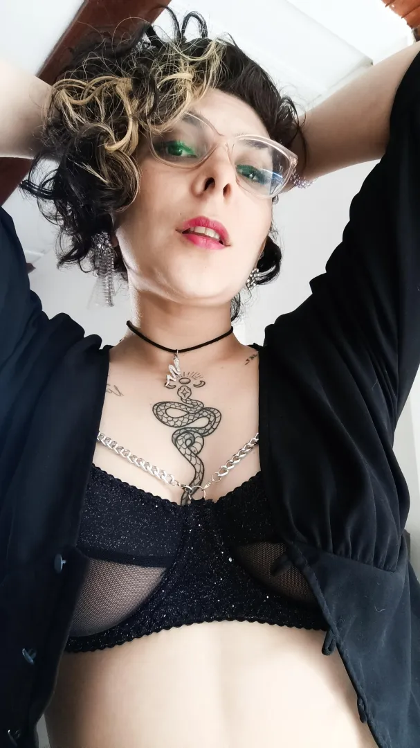 Do you like women with curls?