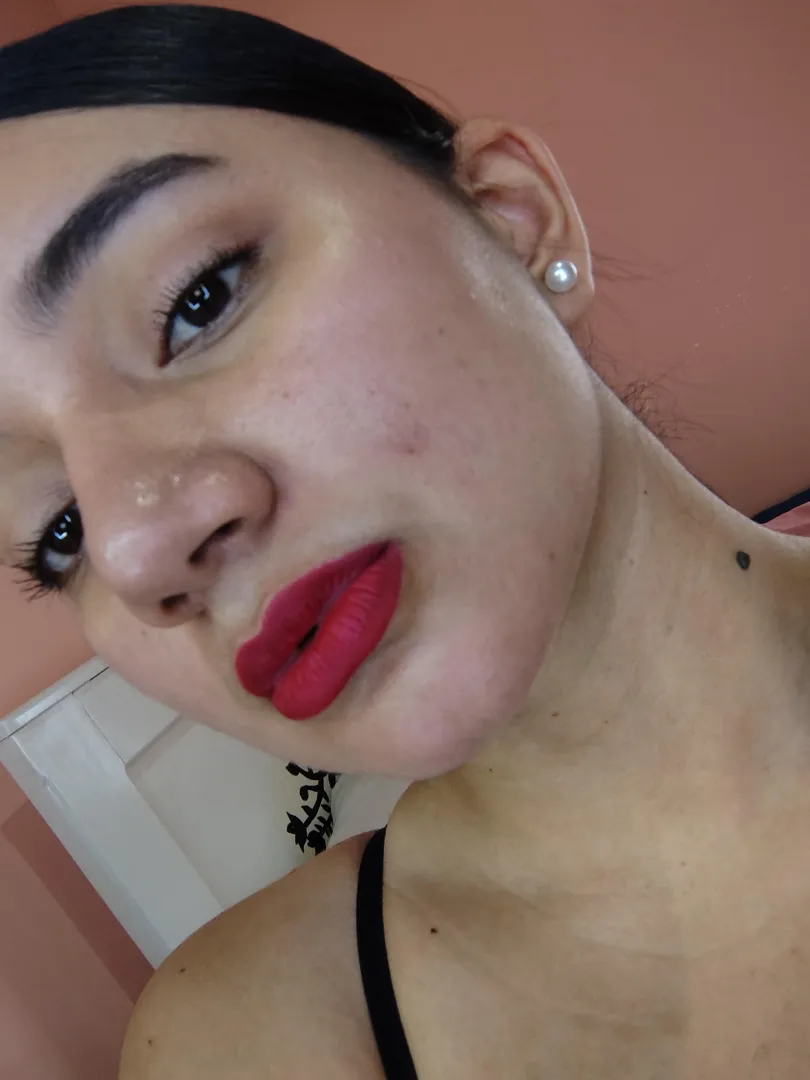 Do you think my lips look sexy with this color?