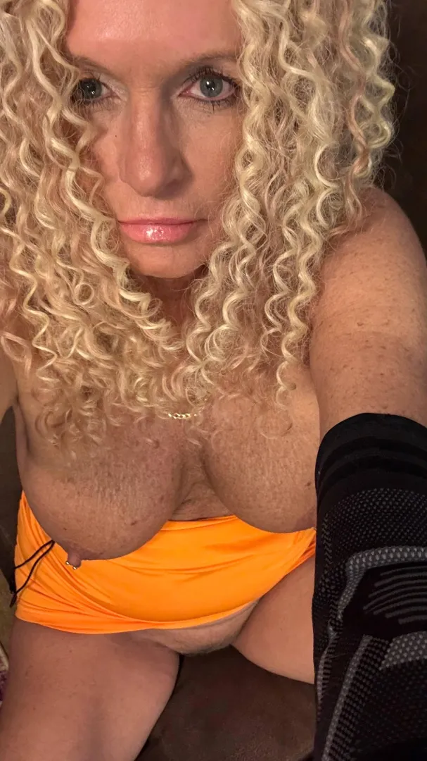 Do you think you'd fuck a mom you met on Reddit? f60