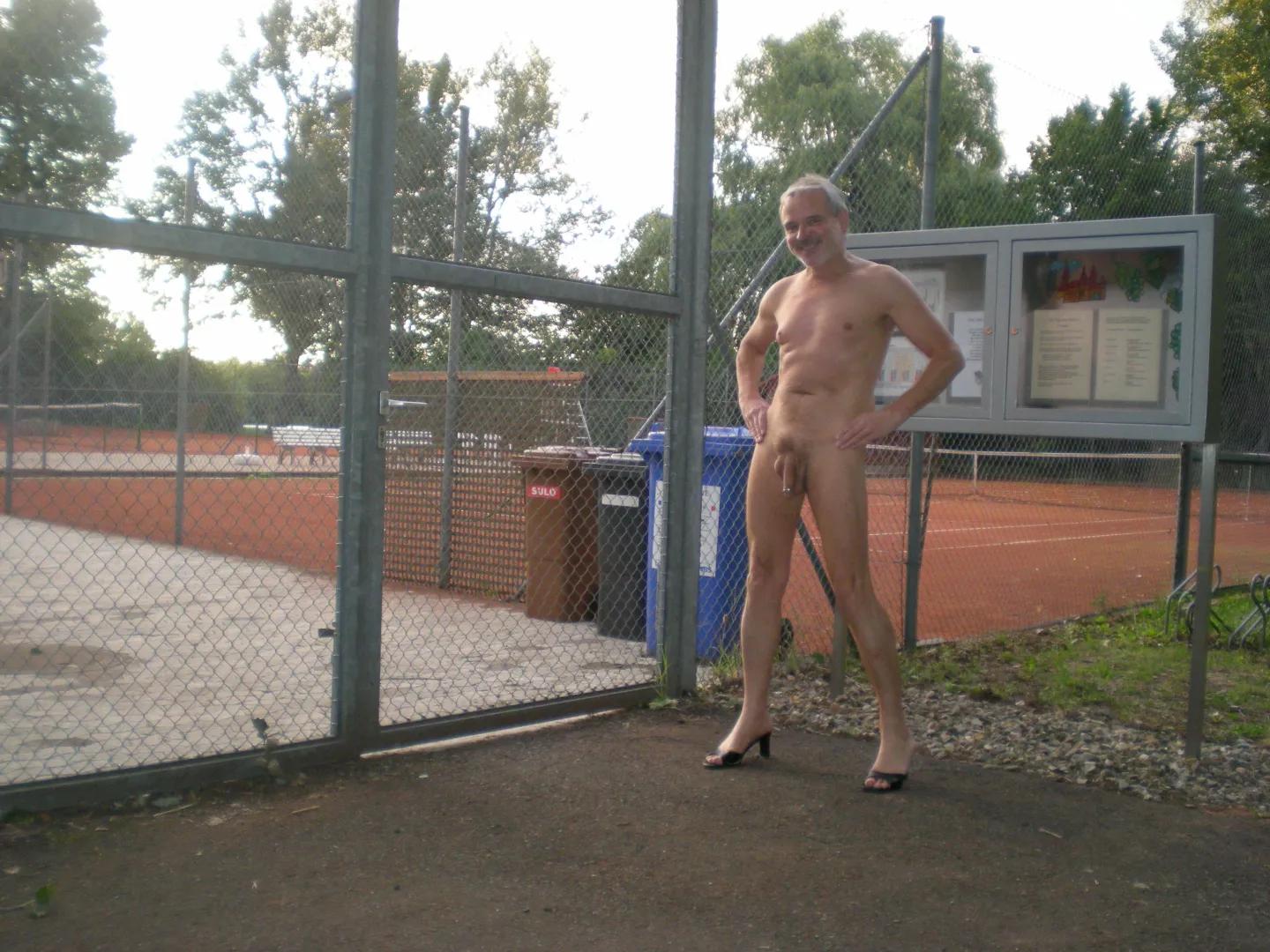 Do you want to play tennis?