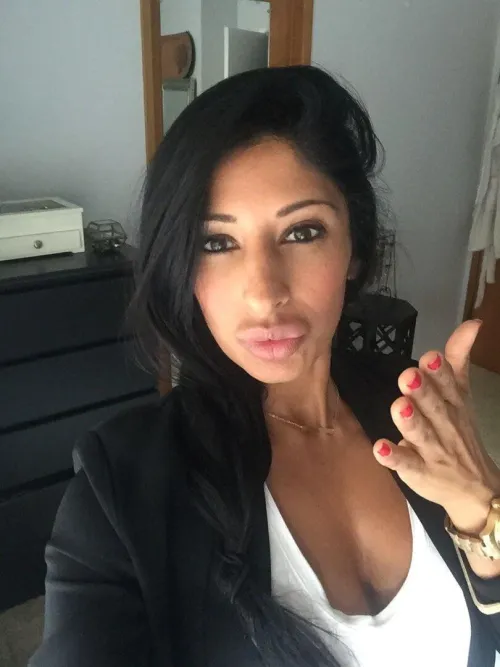 Does anyone have more of her ? Lovely brown beauty.