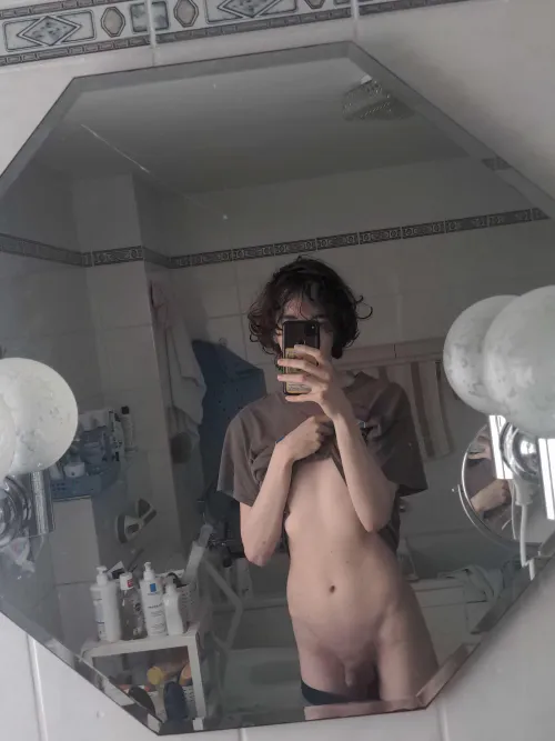 Does anyone like small dick Femboys? (ᵔ⩊ᵔ)