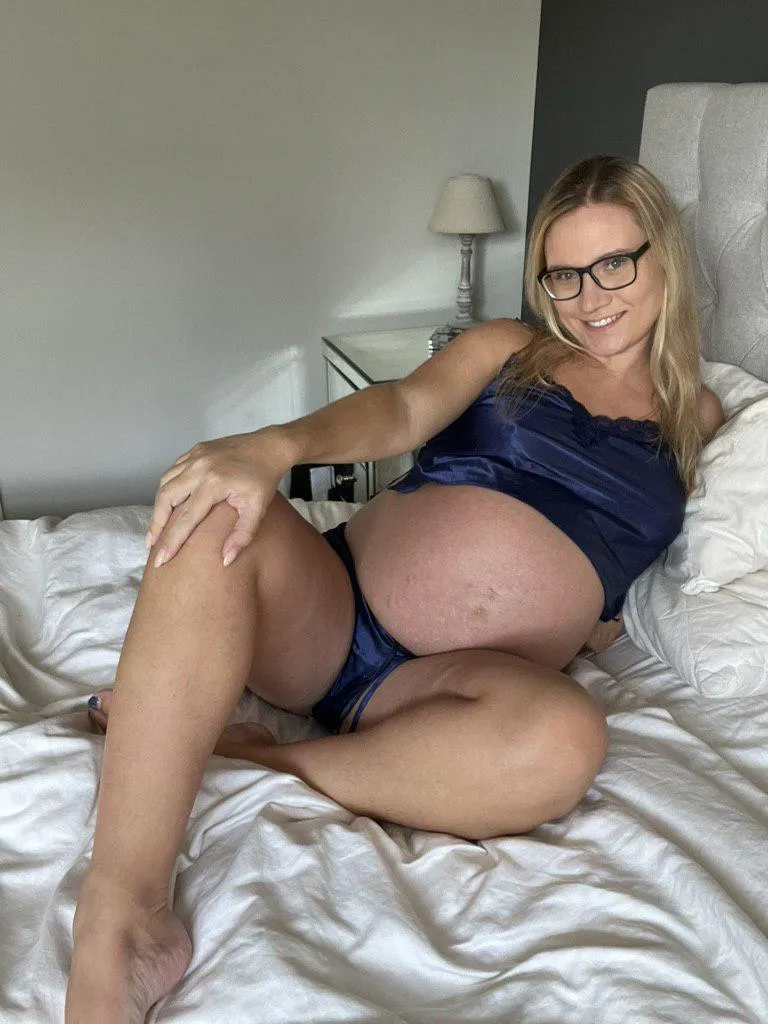 Does my preggo belly look delicious enough to fuck