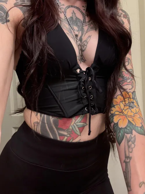 does seeking my cleavage in this tight shirt give you any ideas?