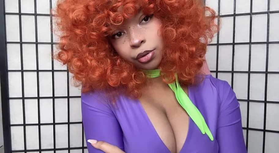 does they way my cleavage looks in this crop top make you fold?