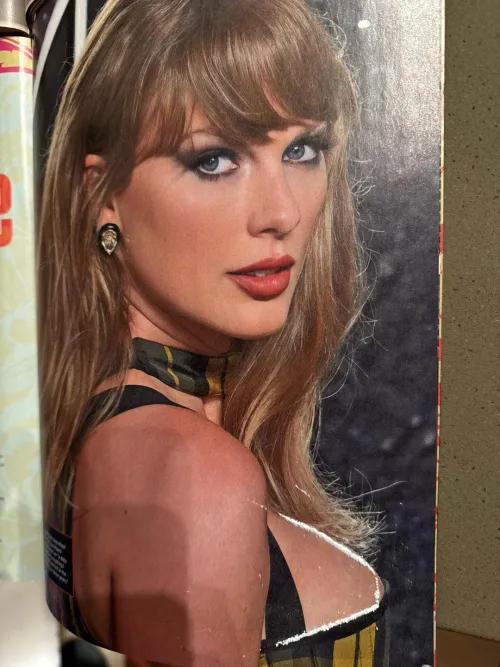 Doing lines off Taylor’s titties 