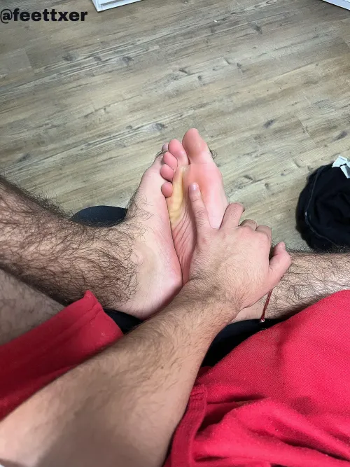Done with studying... my 19yo soles are so sore. Who's volunteering for a long massage? 