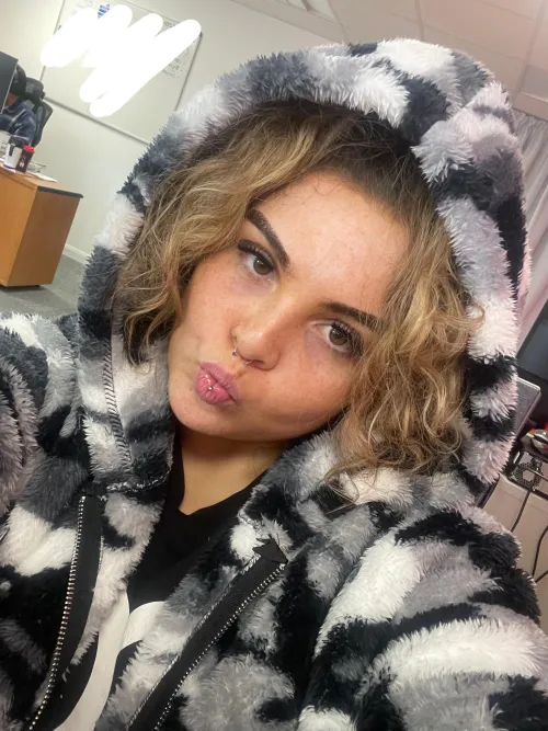 Don’t I look cute all fluffy and cozy 