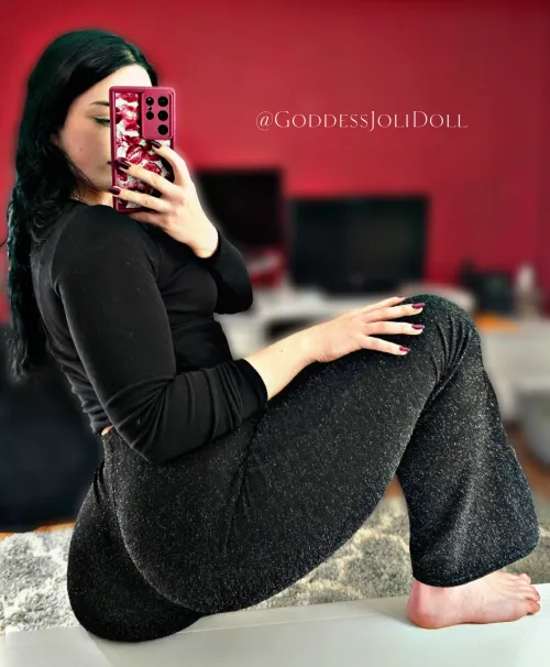 Don't write to me to tell me I'm beautiful, I already know that. Write to me to tell me how much you've transferred. I want to feel your financial despair as you empty your account to satisfy my darkest whims.