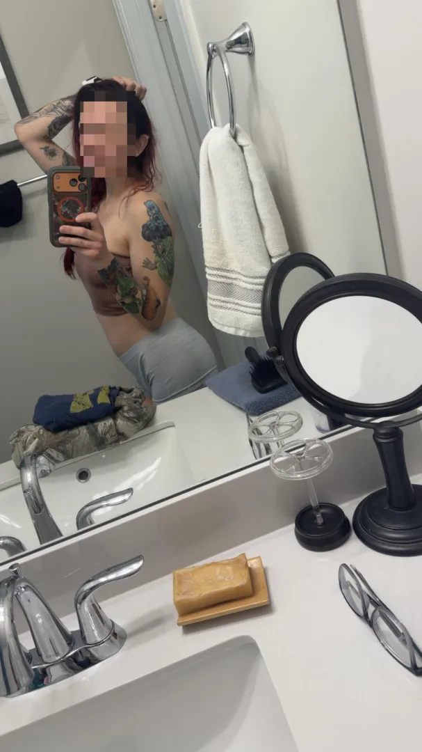 Don’t you love a good mirror selfie?