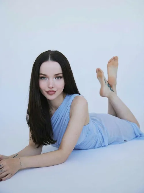 Dove Cameron the pose