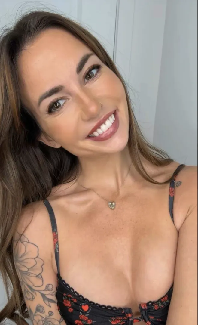 drop a  & I'll send u nudes (first 101 guys only) just be patient pls