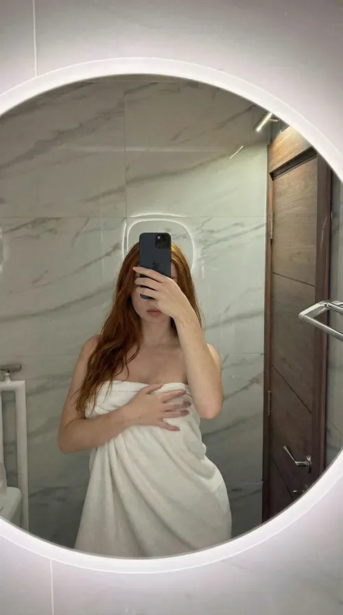 Dropping my towel, kneeling then sucking ur cock 