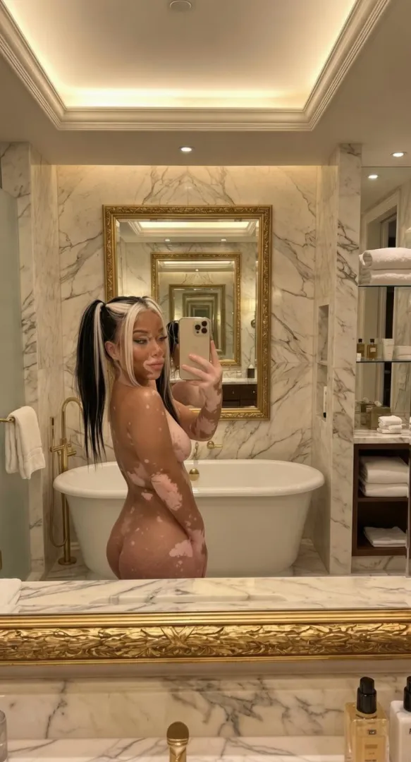 Dwarfie with a fat ass